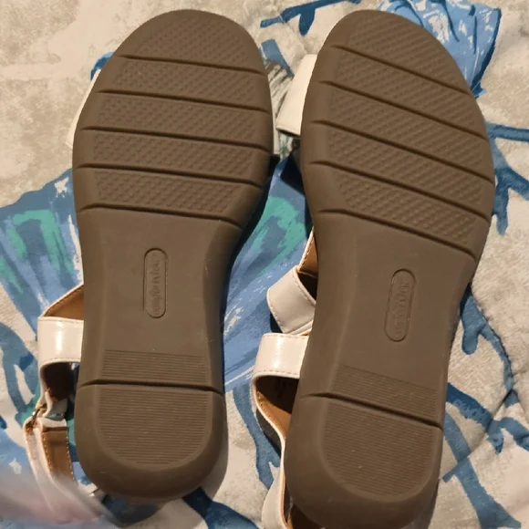 Comfortview White Sandals with Gladiator Straps - NWOT - Picture 4 of 4